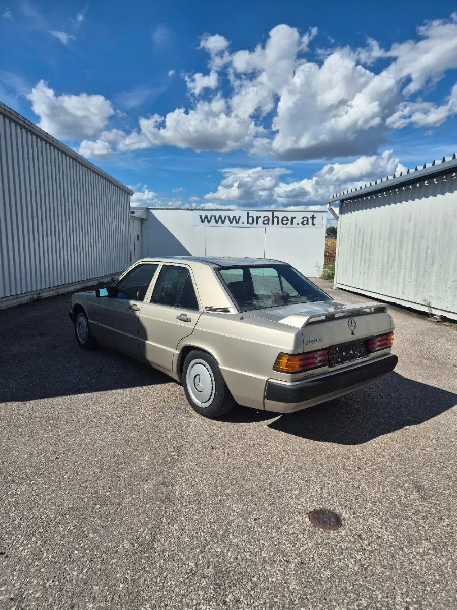 Mercedes-Benz 190 1987 photo 3