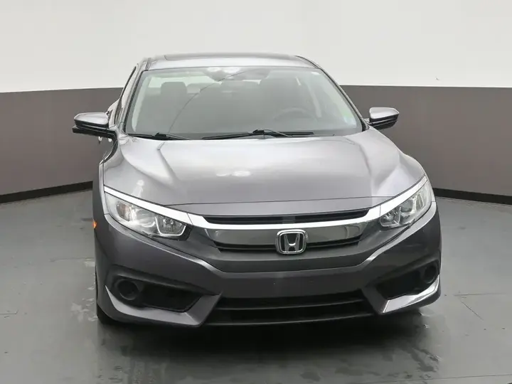 Honda Civic 2018 photo 2