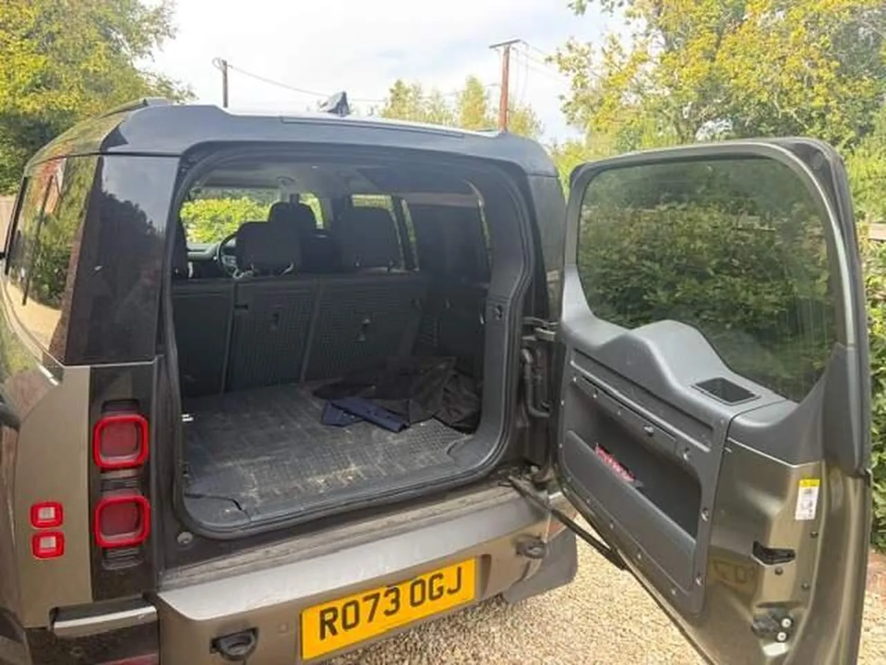Land Rover Defender 2023 photo 3