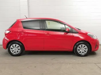 Toyota Vitz 2017 photo 4