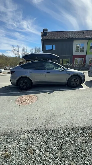 Tesla Model Y 2026 photo 3