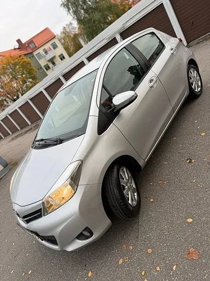 Toyota Yaris 2012 photo 3