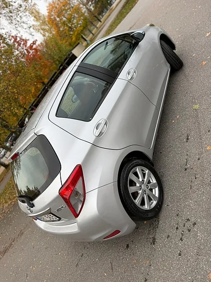 Toyota Yaris 2012 photo 5