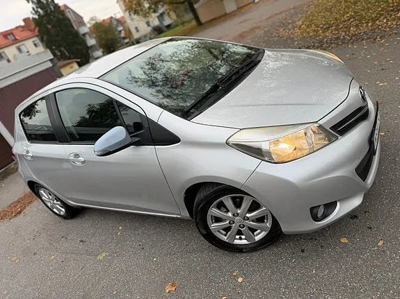 Toyota Yaris 2012 photo 2