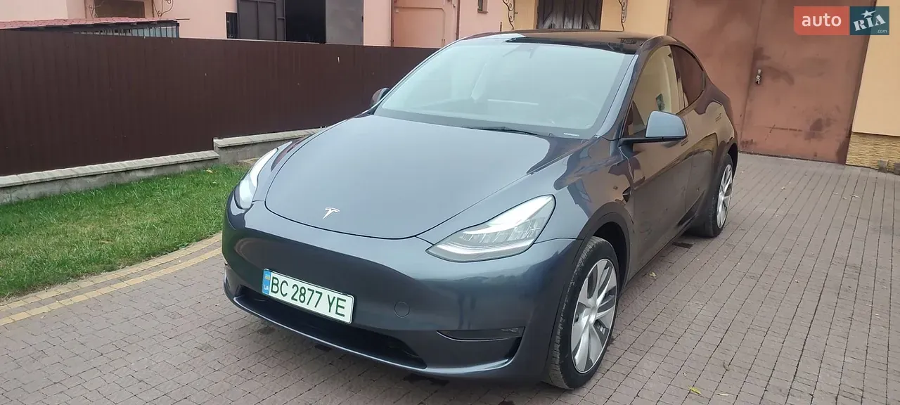 Tesla Model Y 2023 photo 2