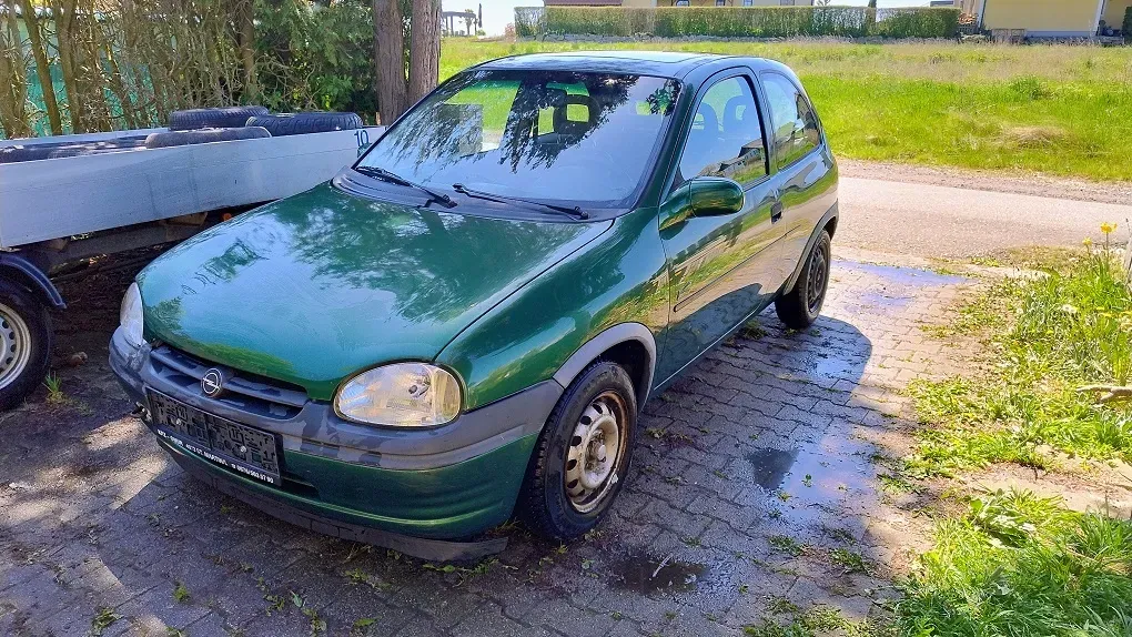 Opel Corsa B 1996 photo 2