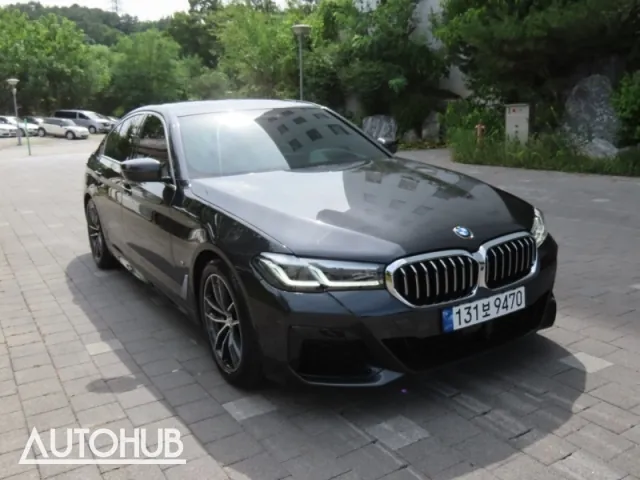 BMW 5 Series 2023 photo 2