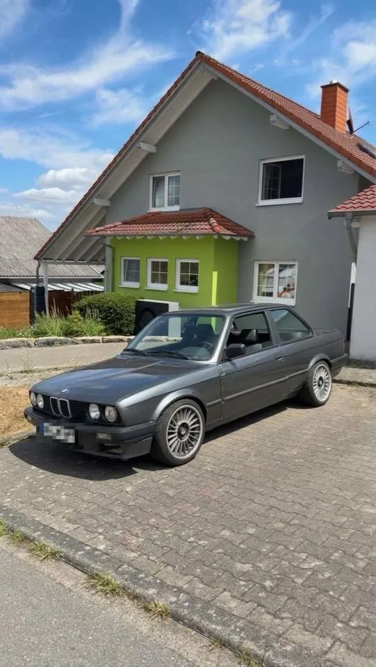 BMW E30