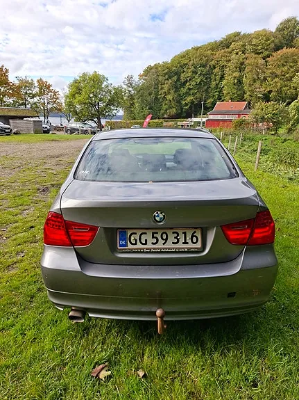 BMW 318D 2010 photo 3