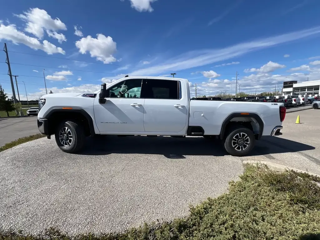 GMC Sierra 3500Hd 2026 photo 2