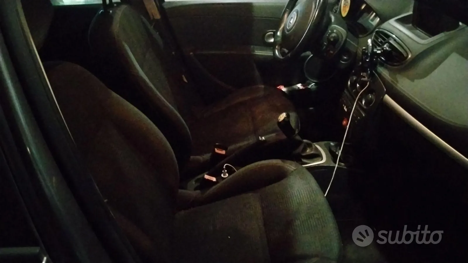 Renault Clio 2011 photo 2
