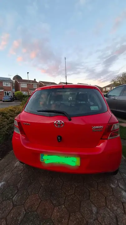 Toyota Yaris 2011 photo 2