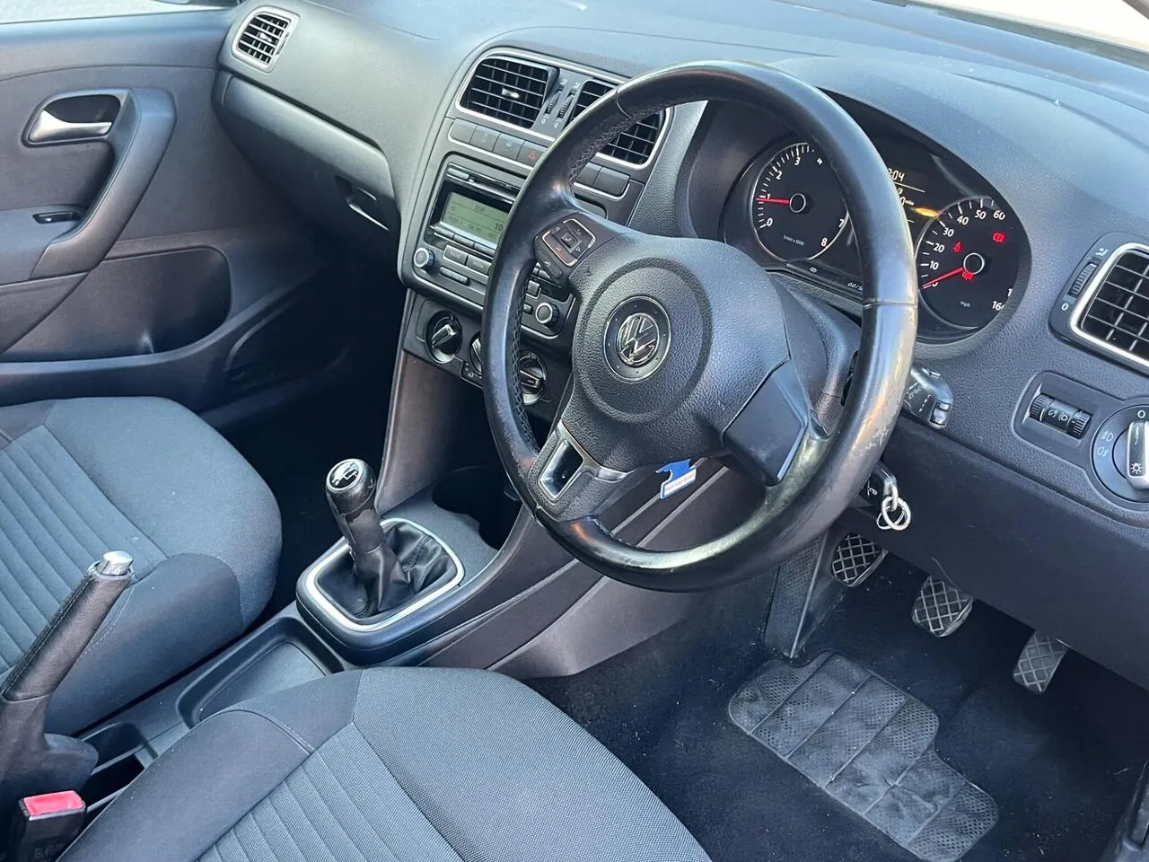 Volkswagen Polo 2011 photo 2