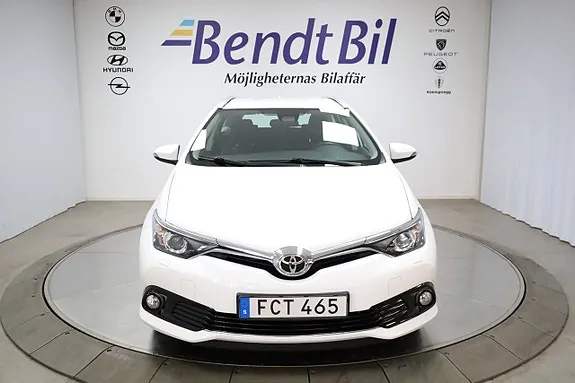 Toyota Auris 2015 photo 2