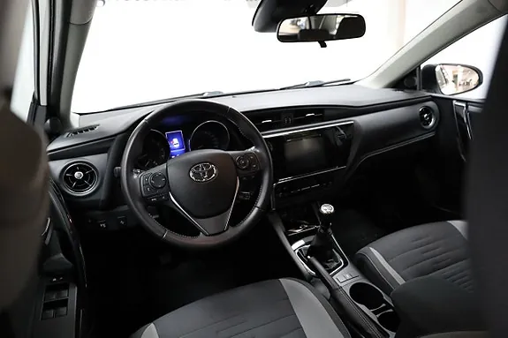 Toyota Auris 2015 photo 3