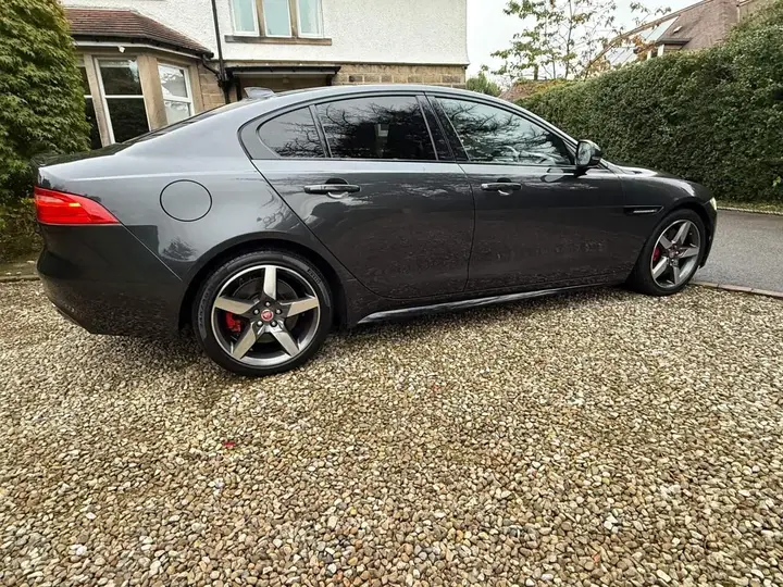 Jaguar Xe 2018 photo 3