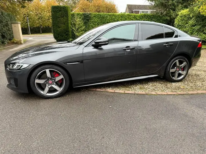 Jaguar Xe 2018 photo 2