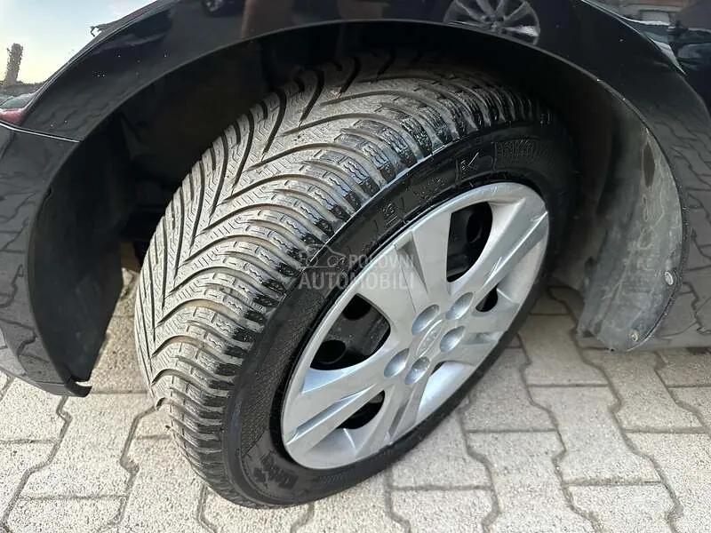 Kia Ceed Sw 2010 photo 2