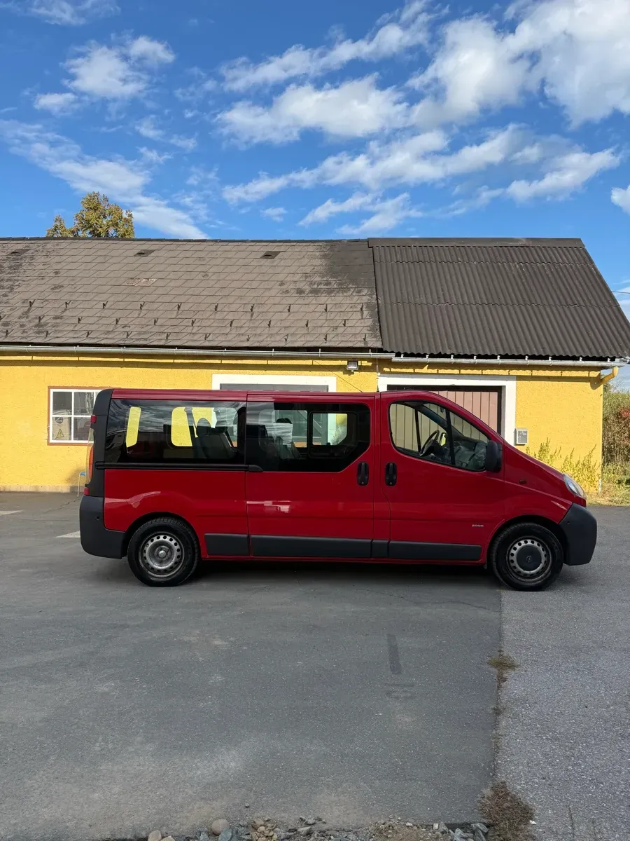 Opel Vivaro 2005 photo 2