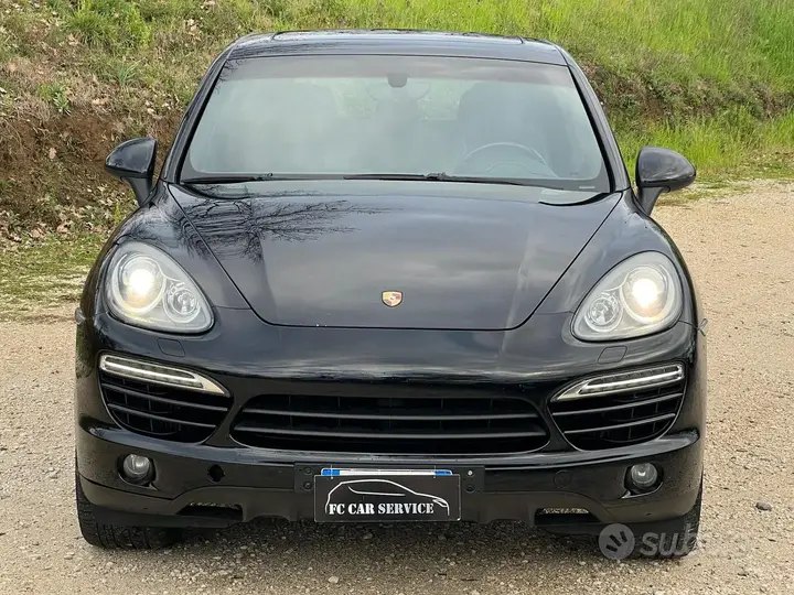 Porsche Cayenne 2012 photo 2
