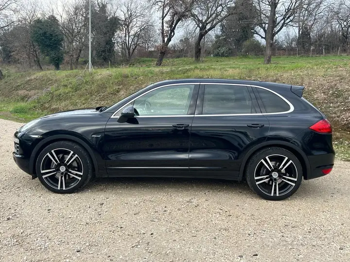 Porsche Cayenne 2012 photo 4