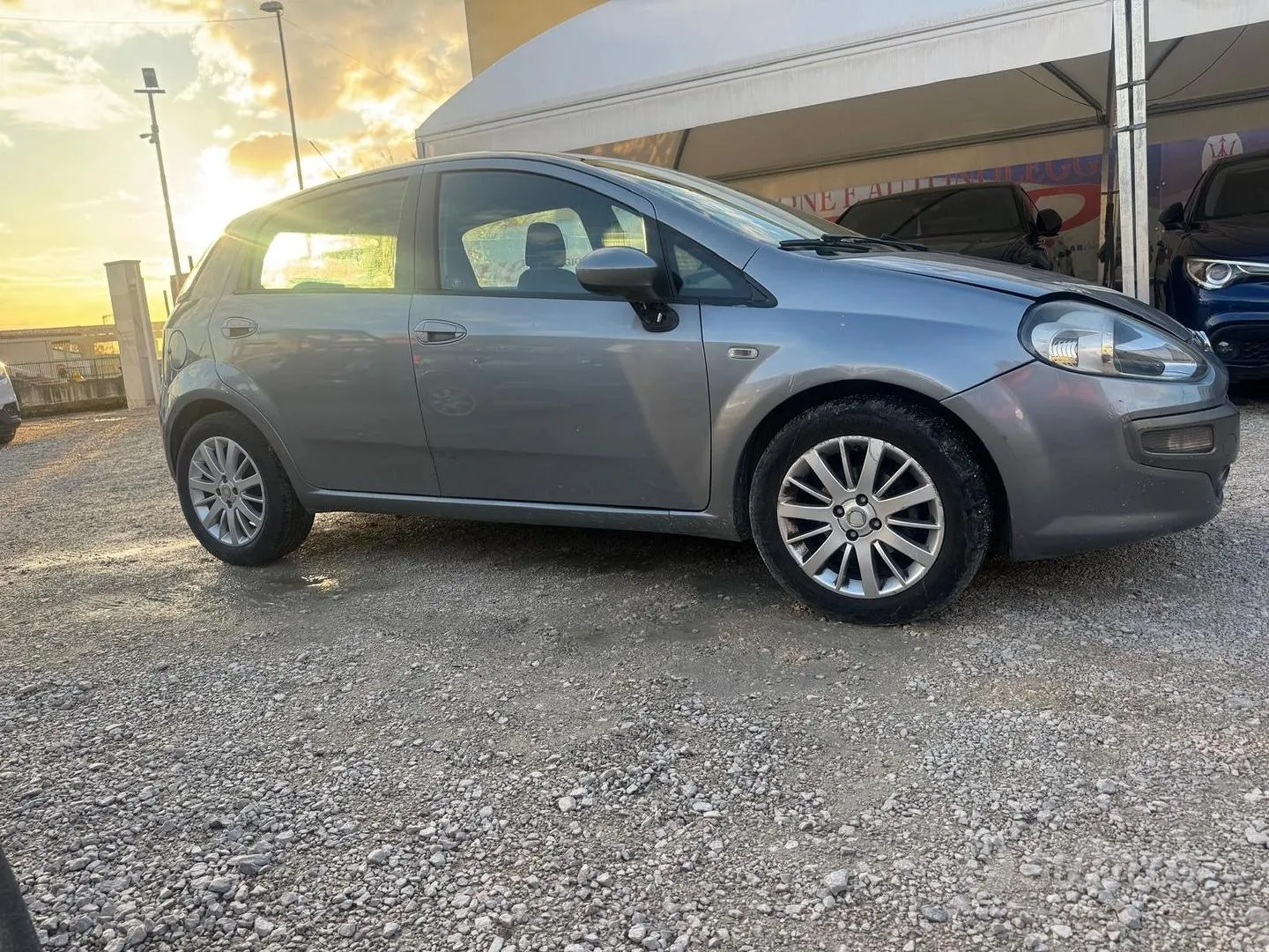 Fiat Grande Punto 2011 photo 2