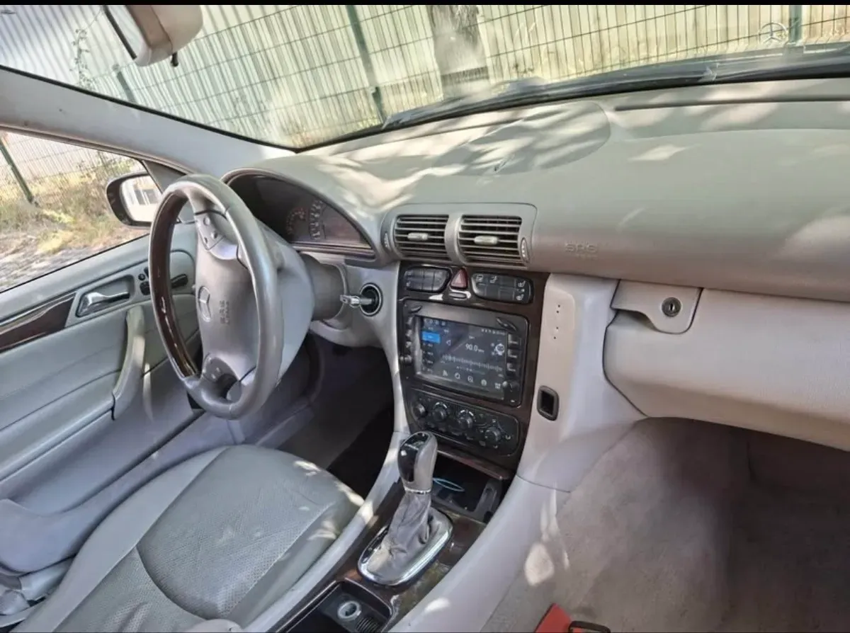 Mercedes-Benz C-Class 2003 photo 2