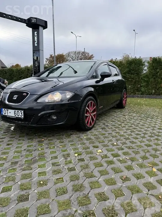 Seat Leon 2011 photo 2