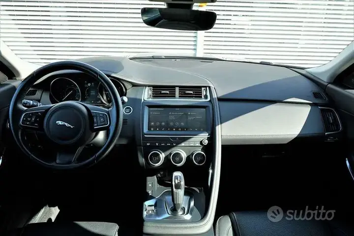 Jaguar E-Pace 2020 photo 3