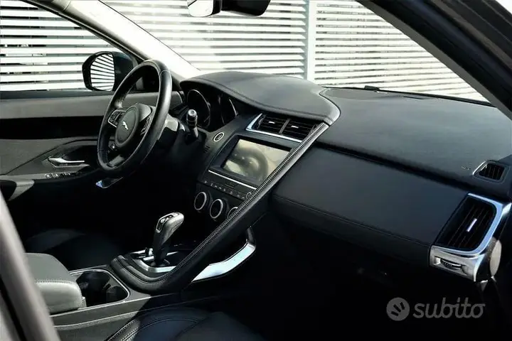Jaguar E-Pace 2020 photo 4