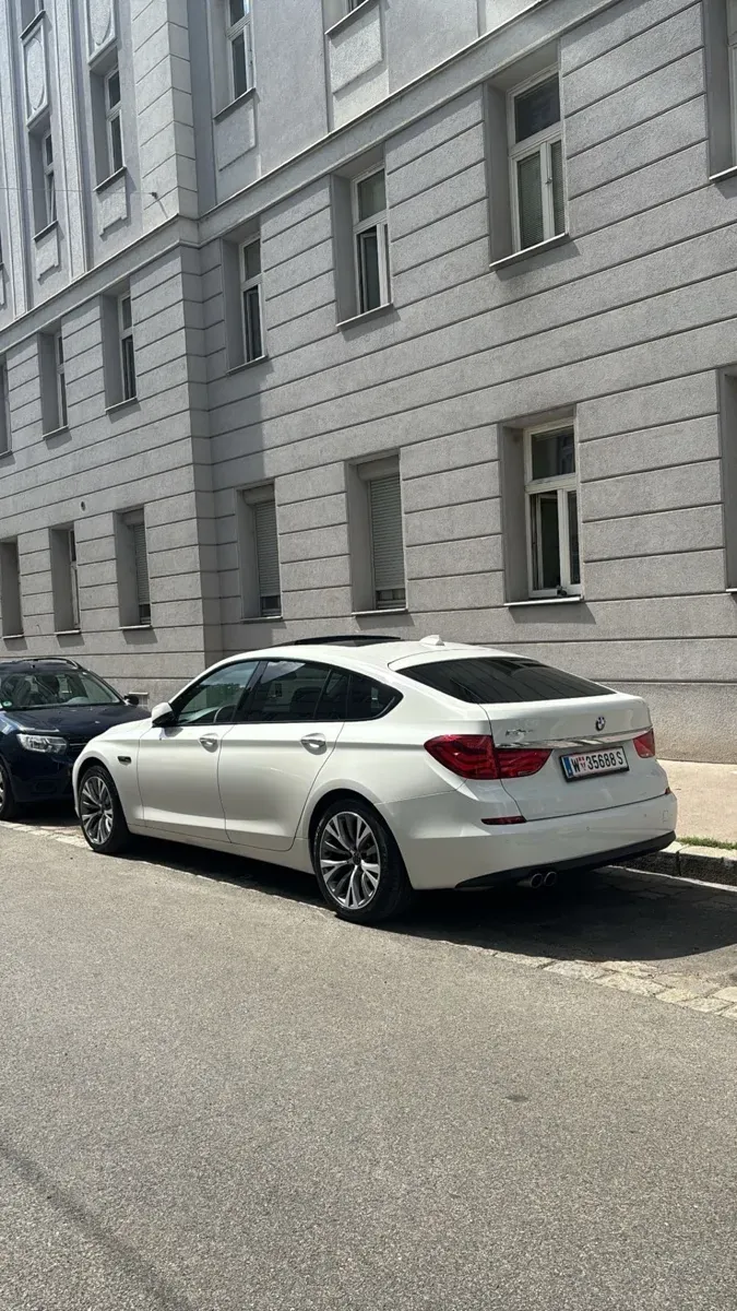 BMW 5 Series 2010 photo 3