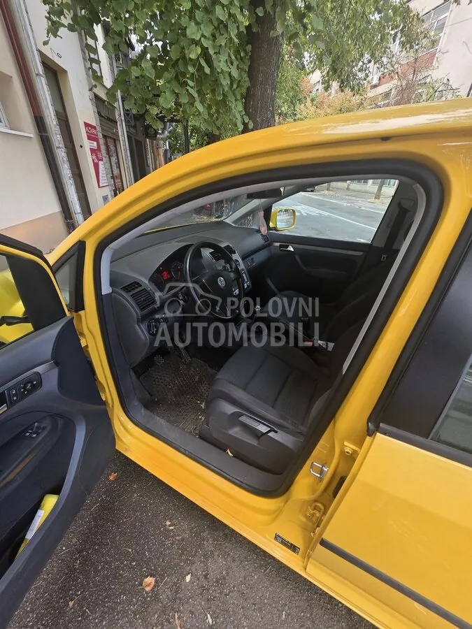 Volkswagen Touran 2008 photo 2