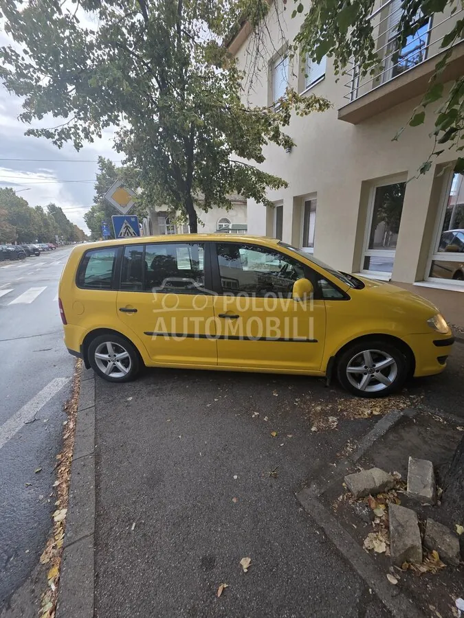 Volkswagen Touran 2008 photo 4