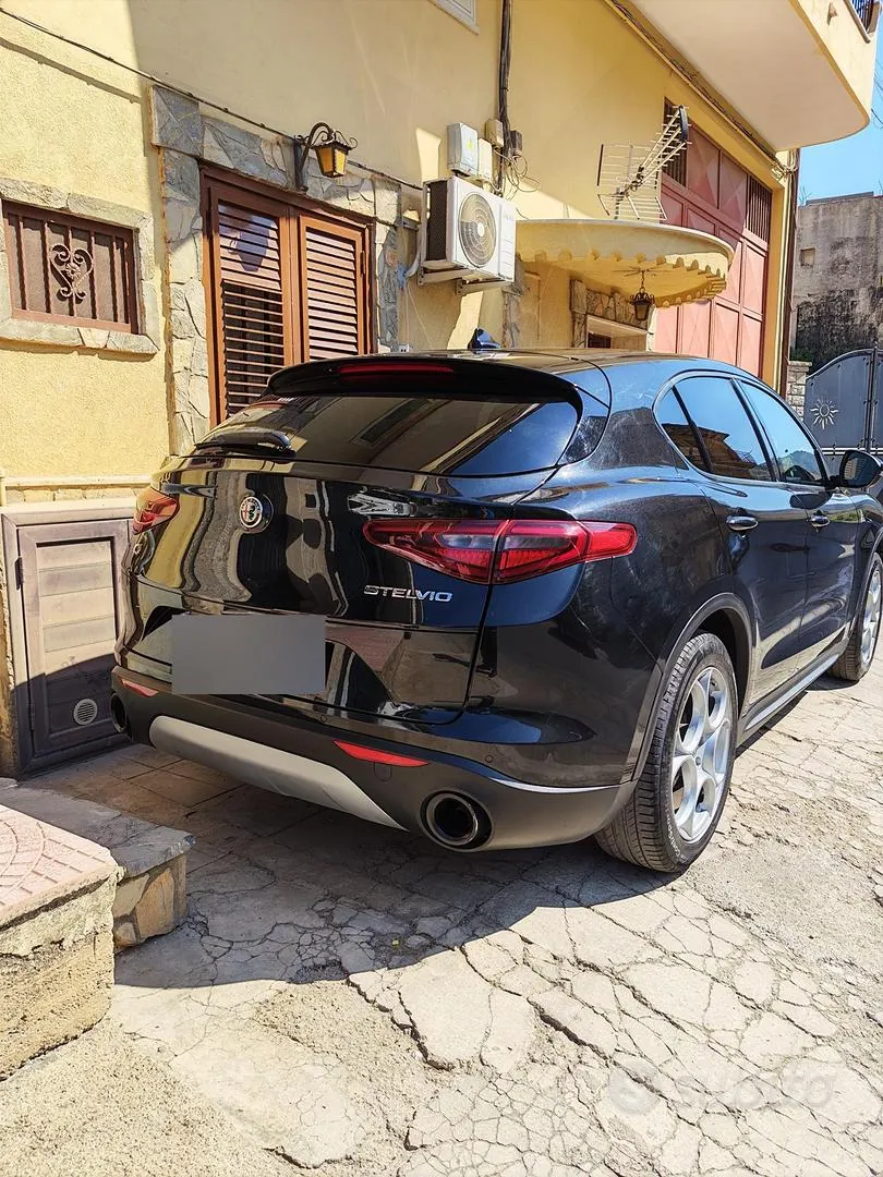 Alfa Romeo Stelvio 2017 photo 2