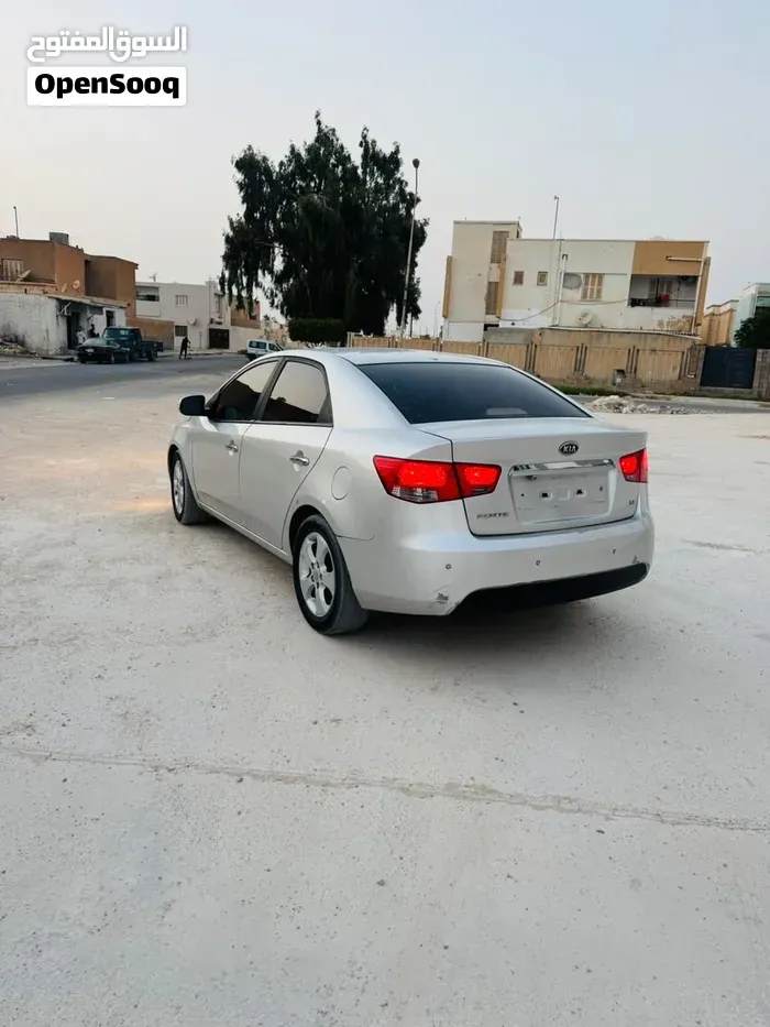 Kia Forte 2012 photo 2