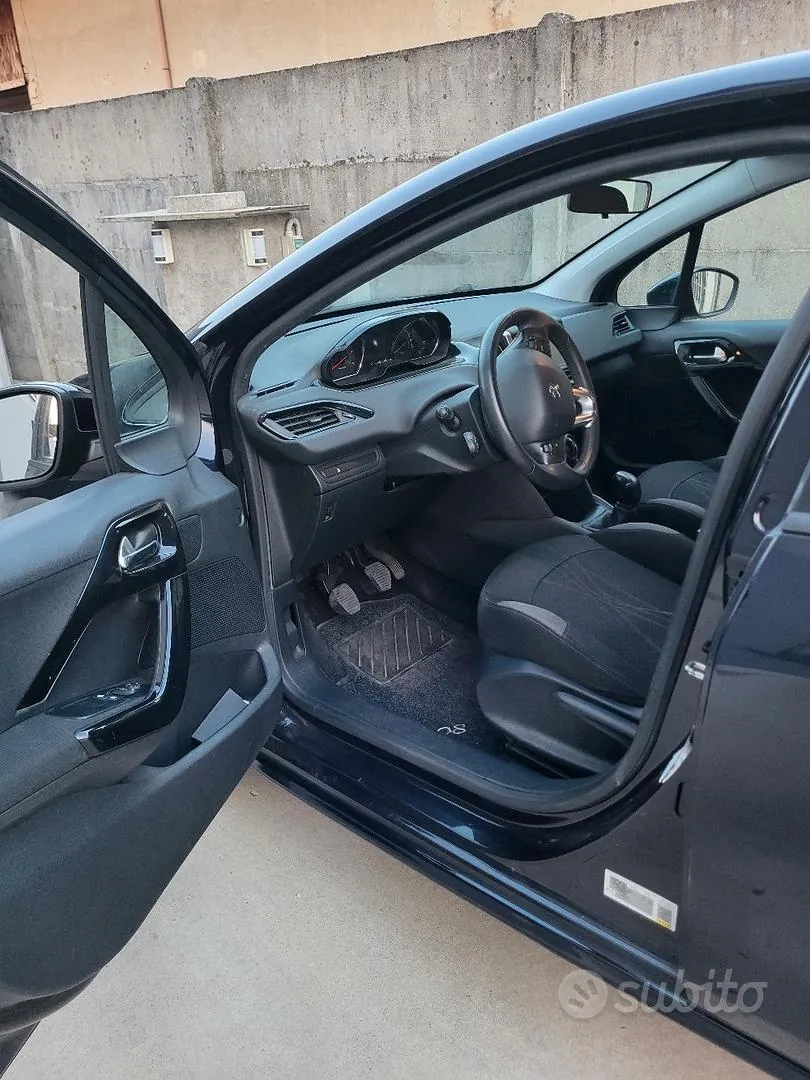 Peugeot 208 2014 photo 3