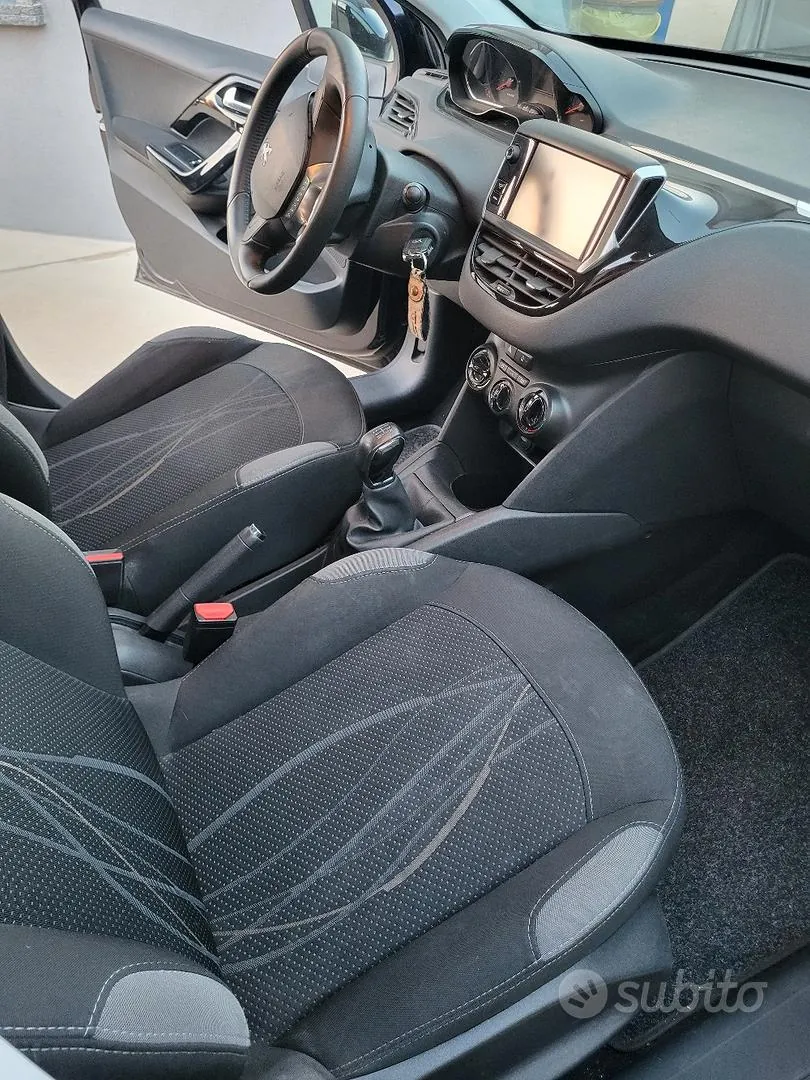 Peugeot 208 2014 photo 5