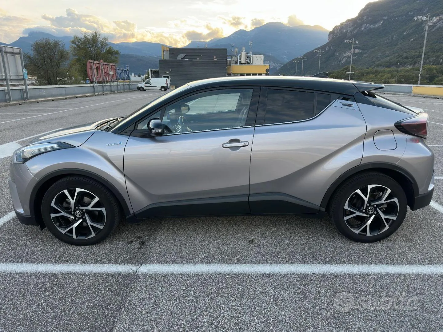 Toyota C-Hr 2016 photo 2