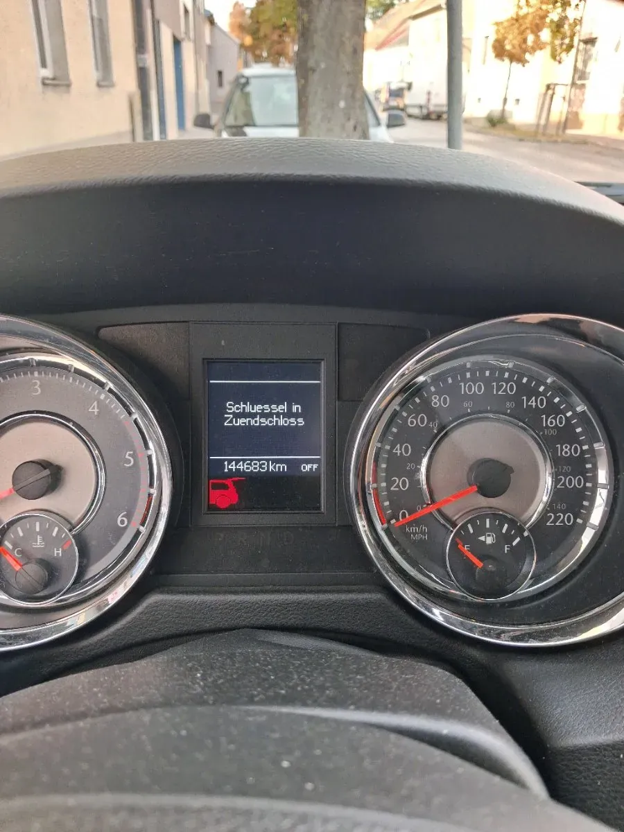 Lancia Voyager 2012 photo 3