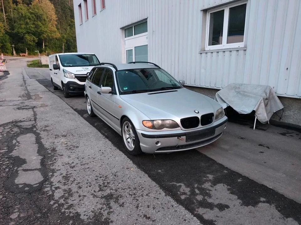 BMW 318I