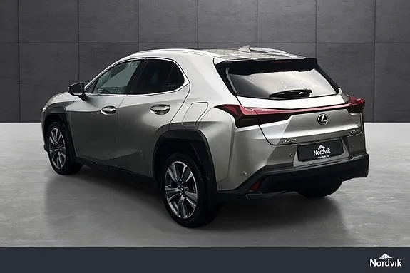 Lexus Ux300E 2025 photo 3