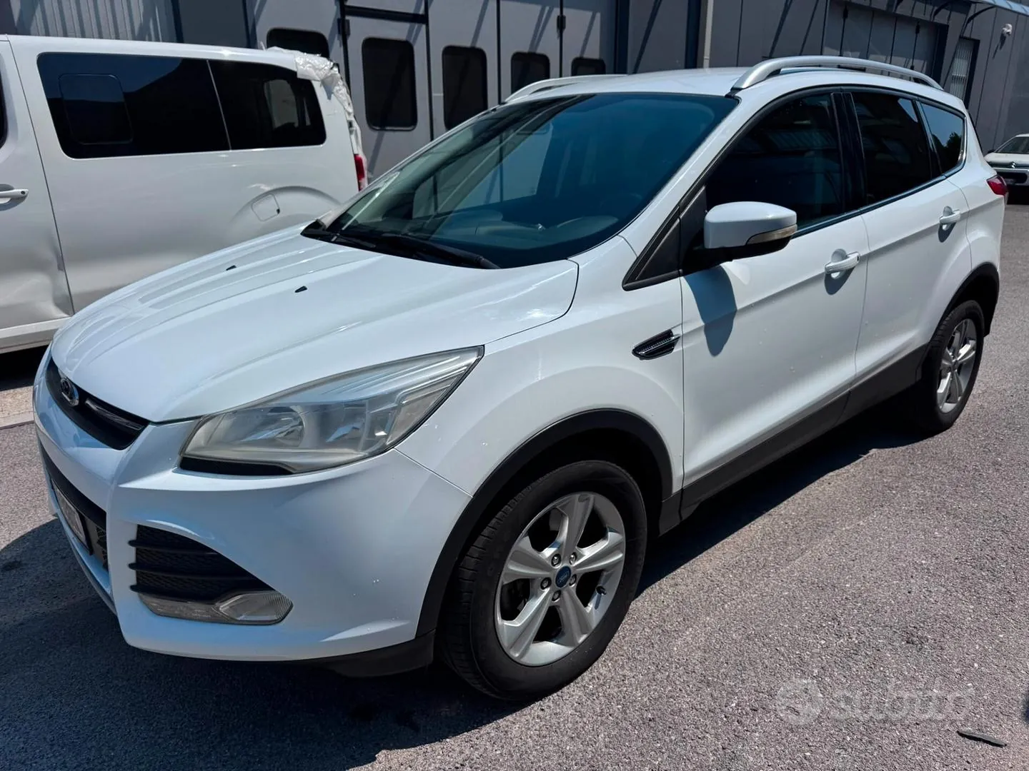Ford Kuga 2013 photo 2