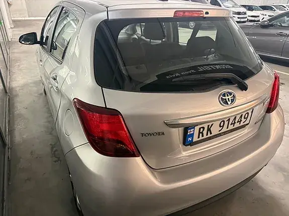 Toyota Yaris 2015 photo 2
