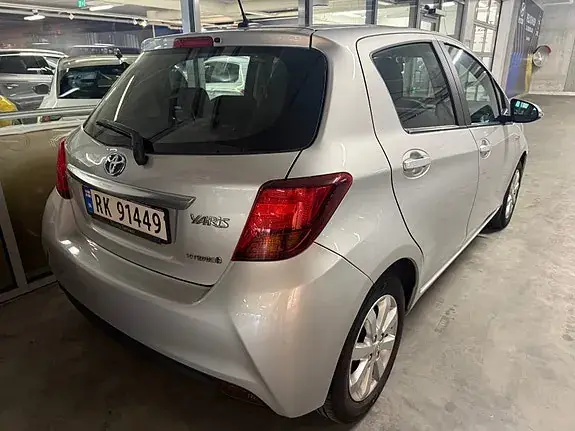 Toyota Yaris 2015 photo 3