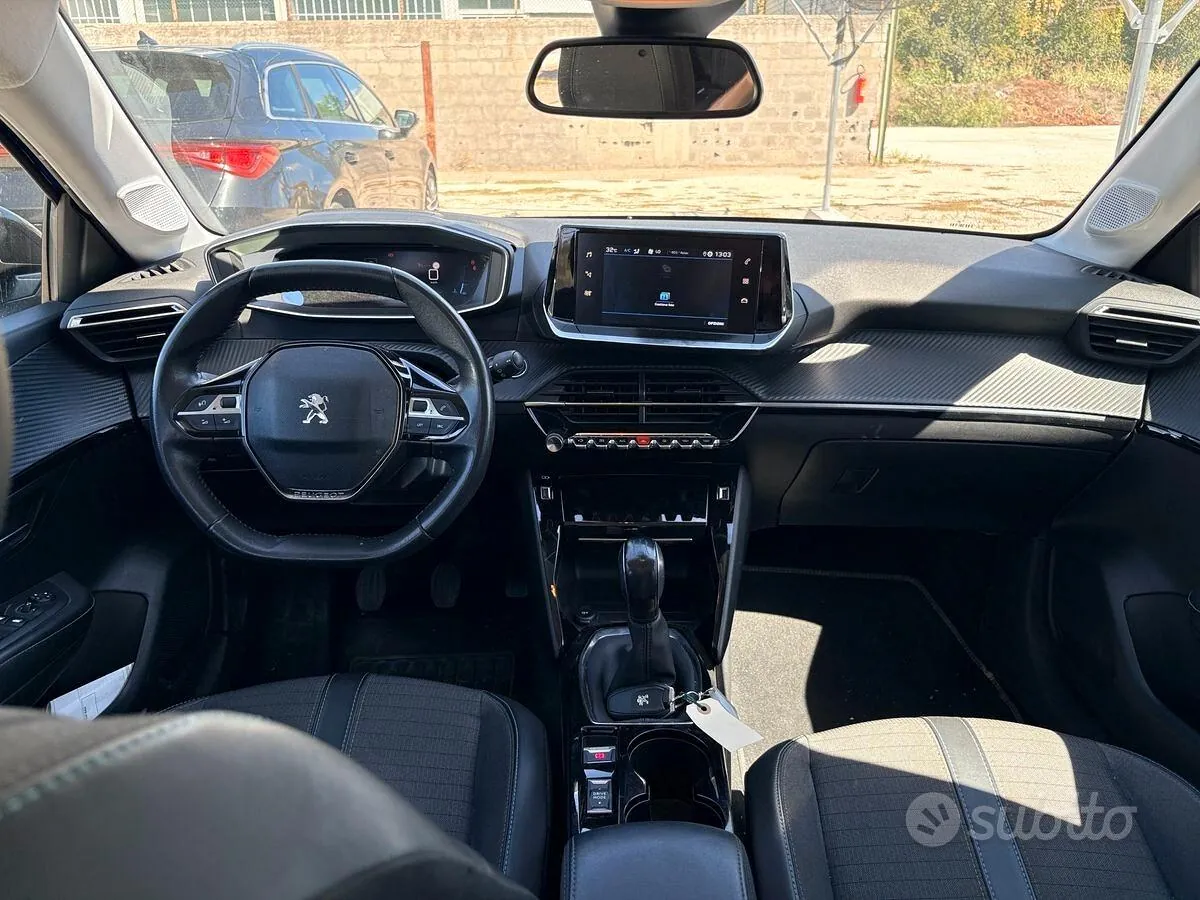 Peugeot 208 2022 photo 2