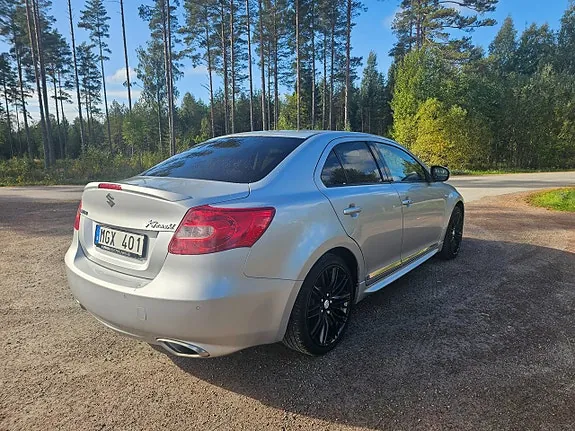 Suzuki Kizashi 2011 photo 3
