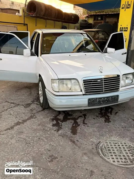 Mercedes-Benz E-Class 1992 photo 4