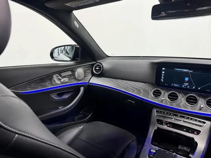 Mercedes-Benz E-Class 2023 photo 4