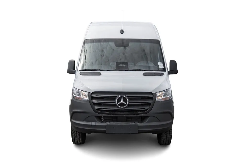 Mercedes-Benz Sprinter 2026 photo 2