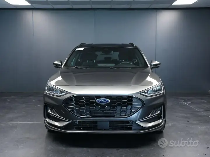 Ford Focus 2022 photo 2